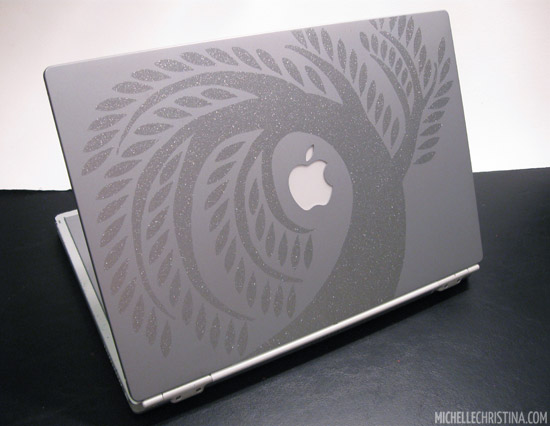 How to apply a vinyl laptop decal 8